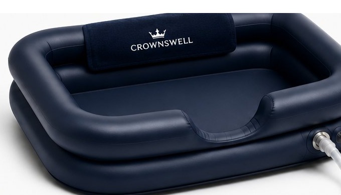 CROWNSWELL inflatable shampoo basin in navy with crown logo
